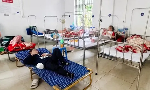 Nhiều người nhập viện sau khi ăn bánh mì tại một cửa tiệm