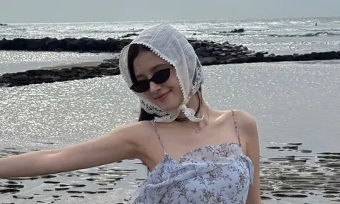 Nancy (MOMOLAND) khoe nhan sắc ngọt ngào cùng vóc dáng nổi bật trong loạt ảnh đi biển
