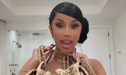 Cardi B khoe loạt túi giá trị khủng, dân tình trầm trồ