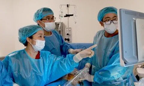 Tam thai mắc hội chứng truyền máu, thai phụ từ Hàn Quốc về nước để cứu thai nhi