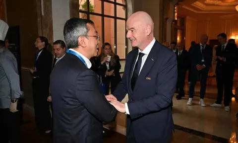 Chủ tịch FIFA đã tới Hà Nội