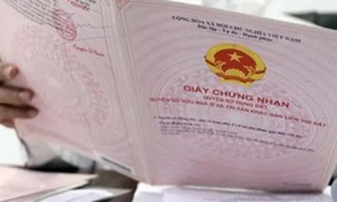 Vay 60 triệu, ngỡ ngàng phát hiện sổ đỏ đang đảm bảo cho khoản vay 400 triệu, nợ xấu đã lên 1,7 tỷ