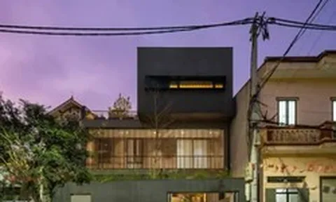 Ngôi nhà mặt phố với hình khối mang dáng vẻ của kiến trúc nhiệt đới