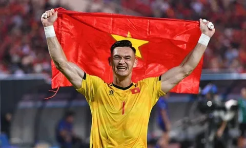 Loạt báo Hàn Quốc dậy sóng vì 'phép màu' của HLV Kim Sang-sik