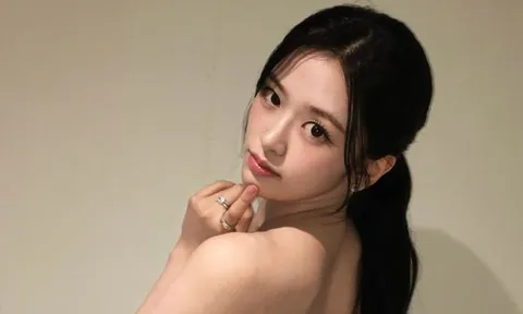 An Yu Jin (IVE) khoe đường cong trong váy hở lưng táo bạo