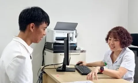 7 năm sống với khuôn mặt bất động