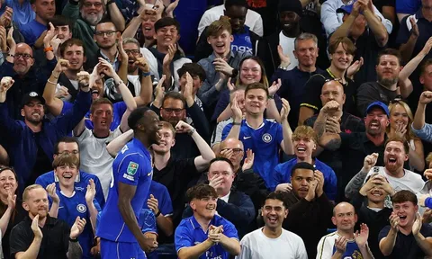 Welbeck ghi bàn ngày ra mắt Chelsea
