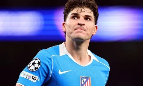 Man City bất ngờ muốn 'giải cứu' Alvarez