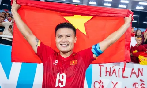 Khoảnh khắc Quang Hải làm ngược chỉ đạo của HLV Kim gây sốt