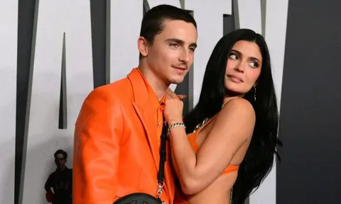 Bạn gái của nam tài tử Timothée Chalamet bị chỉ trích