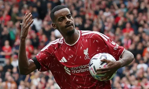 Bàn thắng phút 82 giúp Liverpool thoát thua trước Forest