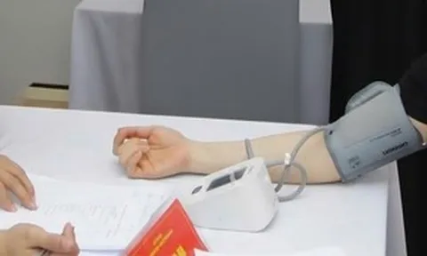 Thanh niên 20 tuổi tăng huyết áp, phát hiện khối u tuyến thượng thận