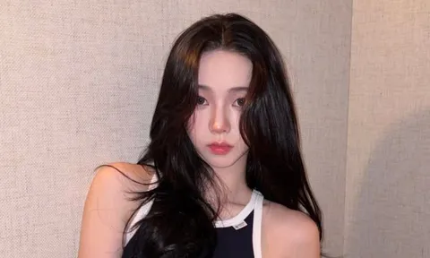 Karina (aespa) khoe đường nét sắc sảo trong loạt ảnh ma mị