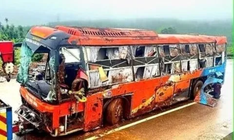 Vụ lật xe khách ở Gia Lai: Bộ Y tế yêu cầu tập trung cứu 20 nạn nhân bị thương