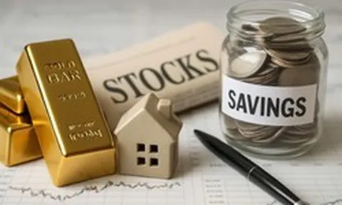 Có vàng rồi, nên mua thêm hay gửi tiết kiệm lãi suất 8-9%? Chuyên gia chỉ ra điểm mấu chốt
