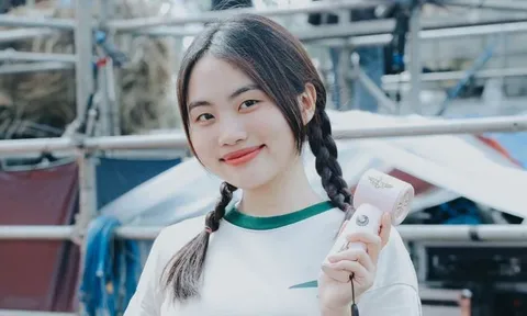 'Người thương' công khai ảnh đi chơi lễ với Phương Mỹ Chi