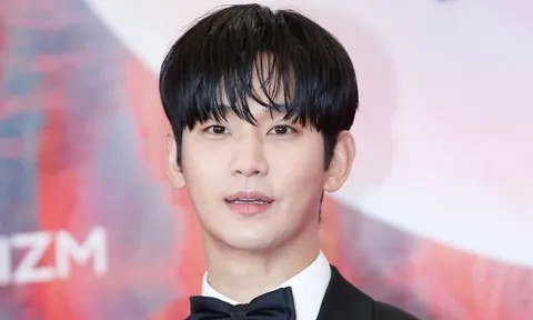 Kim Soo Hyun chuẩn bị trở lại sau 1 năm 6 tháng, nở nụ cười rạng rỡ