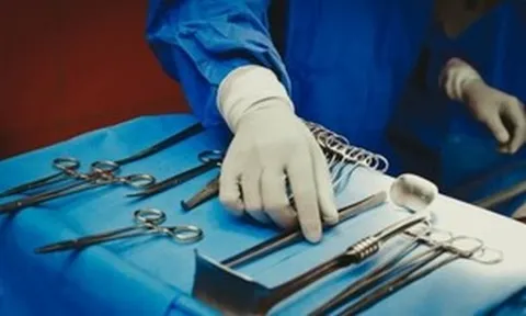 Sợ ung thư tái phát, nỗi ám ảnh đeo bám người bệnh sau điều trị