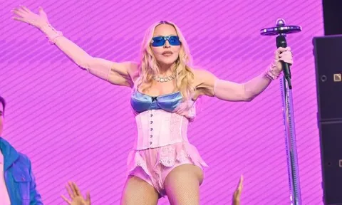 Madonna khoe làn da căng mịn ở tuổi U70