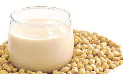 Uống 2,5 lít sữa đậu nành mỗi ngày, người đàn ông 30 tuổi "ngã ngửa" khi đi khám