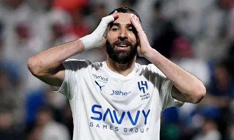Benzema ôm 'bao tải tiền' rời Saudi Arabia