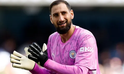 Donnarumma suýt hóa thảm họa tại Man City