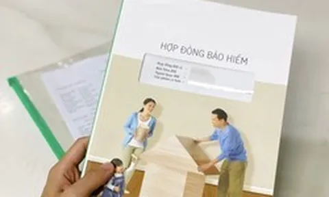 Một "ông lớn" bảo hiểm nhân thọ chính thức ngừng thu phí bằng tiền mặt, khách hàng bắt buộc chuyển khoản
