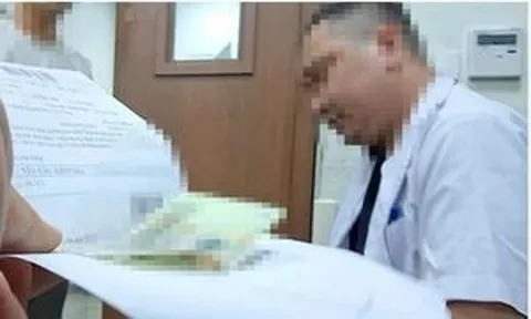 Vụ 'muốn nhanh phải kẹp tiền vào sổ' ở BV E: Nhân viên xạ trị tường trình gì?