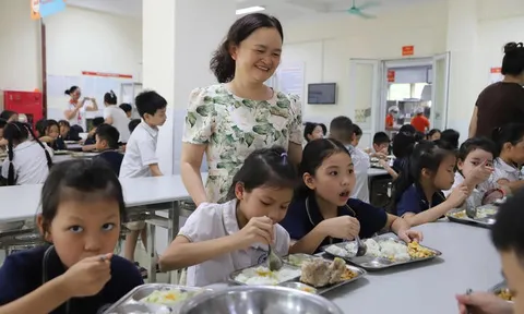 Hà Nội yêu cầu rà soát phương án tổ chức bữa ăn bán trú cho học sinh