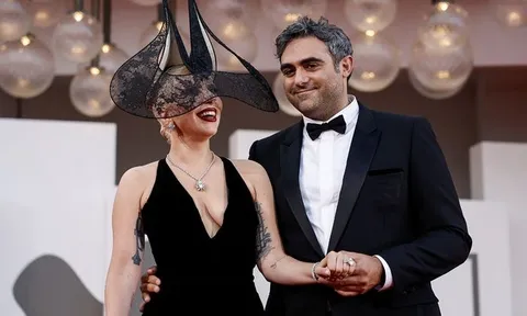 Khán giả vui mừng trước loạt khoảnh khắc Lady Gaga bên con đầu lòng