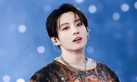 Hành động bất ngờ của Jungkook (BTS) dành cho 'đàn em'