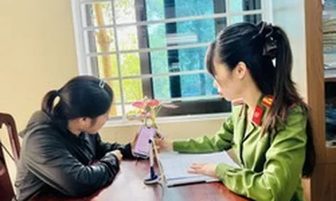Điều tra các giao dịch chuyển khoản từ 299.000 đến 599.000 đồng: Công an mời Nguyễn Thị T. SN 1980 đến trụ sở làm việc