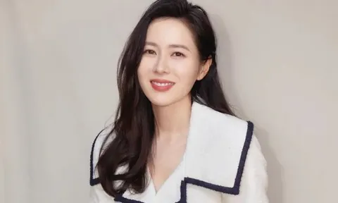 Son Ye Jin gặp sự cố với váy, hành động của mỹ nhân bên cạnh gây chú ý