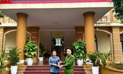 Ngày 14/9, dù trời mưa, một người phụ nữ vẫn kiên trì đến công an trình báo sự việc: Tài khoản MB được chuyển 3.000.000 đồng