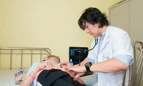 Bệnh trở nặng vì nỗi sợ 'làm phiền con'
