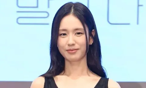 'Nữ thần cổ trang' Ahn Eun Jin gây tranh cãi