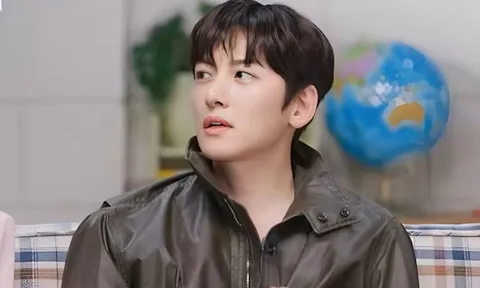 Ji Chang Wook khoe hàng hiệu, xe sang trên tài khoản riêng tư