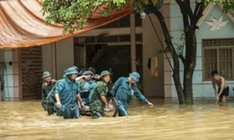 Nước lũ đang rút dần trên các sông