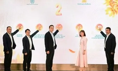 Vietnam Airlines đưa du khách 'Chạm Thu Hà Nội 2026'