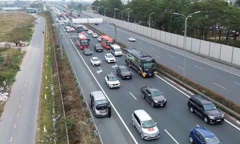 Ô tô chạy 100-120km/h phải giữ khoảng cách an toàn