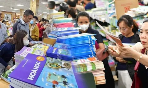Thủ tướng yêu cầu cung ứng đủ sách giáo khoa và báo cáo trước 22/9