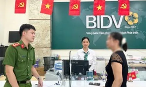Người phụ nữ đến ngân hàng để chuyển khoản 25 triệu: Nhân viên BIDV không lập tức thực hiện yêu cầu mà báo ngay cho công an