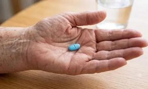 Cấp cứu lúc nửa đêm sau 2 năm lệ thuộc vào 'viên thuốc màu xanh'