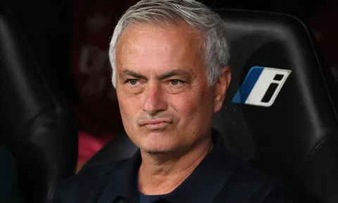 Phòng thay đồ Real phớt lờ Mourinho