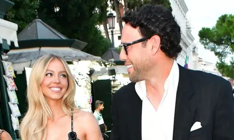 Sydney Sweeney ngầm nhắc đến bạn trai Scooter Braun trong loạt ảnh táo bạo