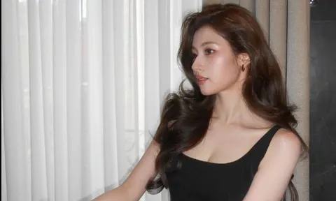 Sana (TWICE) khoe loạt ảnh đầy khí chất