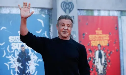 Sylvester Stallone tiết lộ tuổi thơ bị cha bạo hành