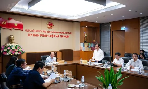 Thường trực Ủy ban Pháp luật và Tư pháp của Quốc hội thẩm tra sơ bộ dự án Luật Nhà ở (sửa đổi)