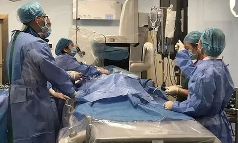 Người phụ nữ 54 tuổi tử vong giữa đêm, bác sĩ cảnh báo  2 loại nước quen thuộc