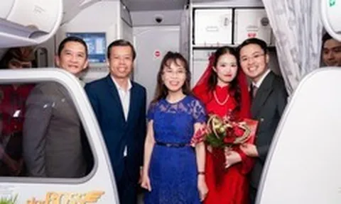 Tỷ phú Nguyễn Thị Phương Thảo xuất hiện tại lễ đưa dâu đặc biệt trên máy bay Vietjet